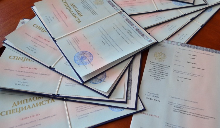 Почему клиенты доверяют нам изготовление дипломов